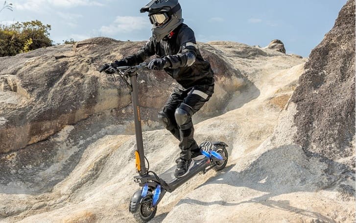 Ausom F1 Max avis : trottinette 60V, double moteur et 100 km d’autonomie